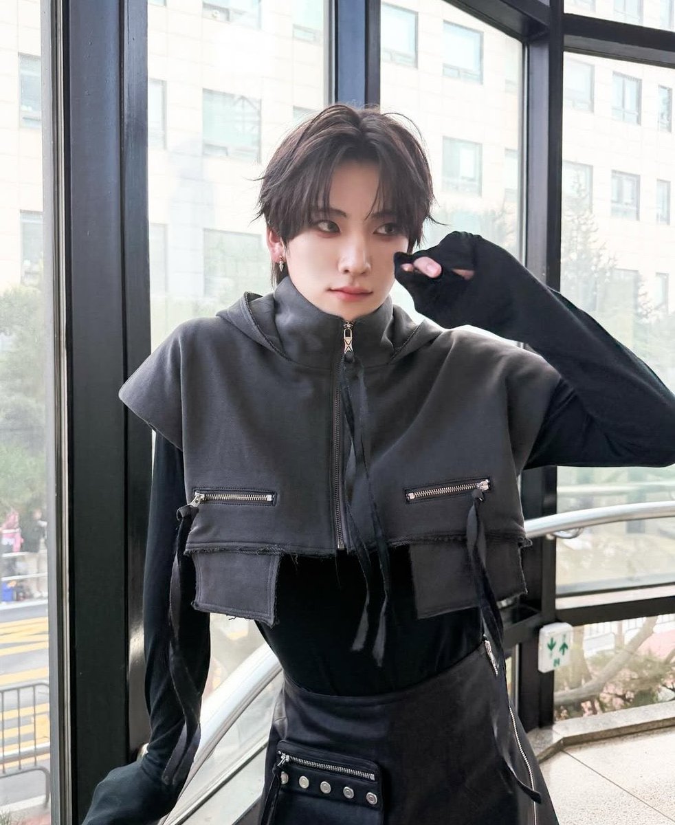 anonymousbread8's tweet image. his arms and his waist do they both want me dead