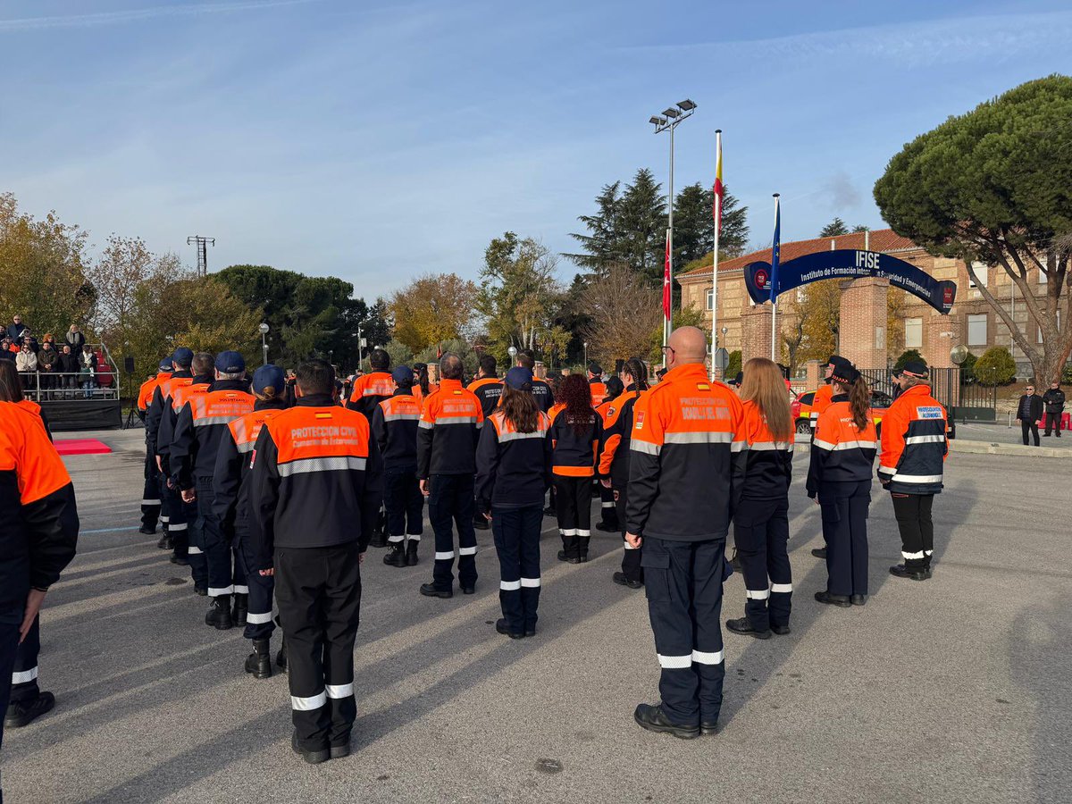 🧡 Mi reconocimiento a los más de 3.500 voluntarios de Protección Civil de la <a href="/ComunidadMadrid/">Comunidad de Madrid</a> y mi enhorabuena a los 191 nuevos efectivos que hoy se unen a 62 agrupaciones municipales.

Parte esencial de la seguridad y las emergencias y de la cadena de supervivencia.