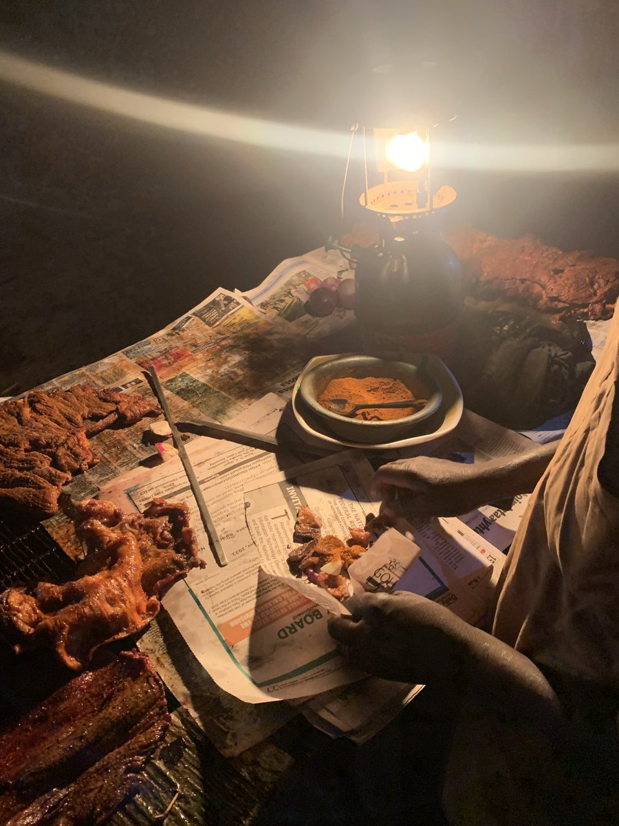 420milly's tweet image. Growing up in  South Eastern part of Nigeria, seeing Hausa and Fulani people around meant one thing to us; Honesty.

They secure most of the compounds around. They were the suya men, the nail cutters, the cobblers who repaired our shoes and polished them. They helped with…