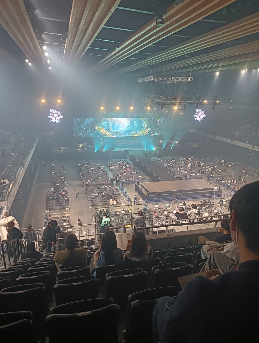 #鈴木瞳美 
 #ノイミー特別公演2025
天空だったけど、前半白い大きなリボンがめちゃ見つけやすかった!!
移動しながら推しを的確に見つけてファンサするひぃちゃん。
歌も踊りもファンサも全て伝わったよ！
ありがとう！！！