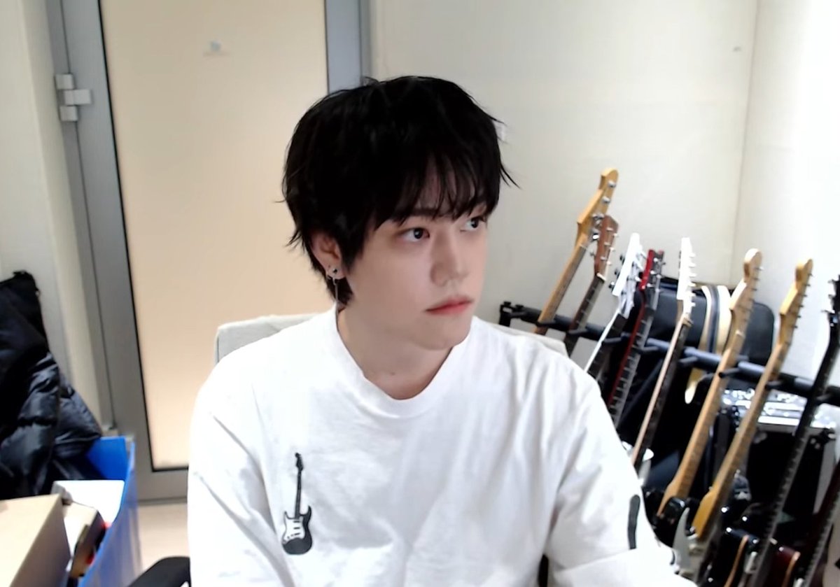 Hun's Hi-yeom youtube live now!
#ChaHun #차훈 #고먐미 #NFlying #엔플라잉 
youtube.com/live/GTStpNJ6Q…