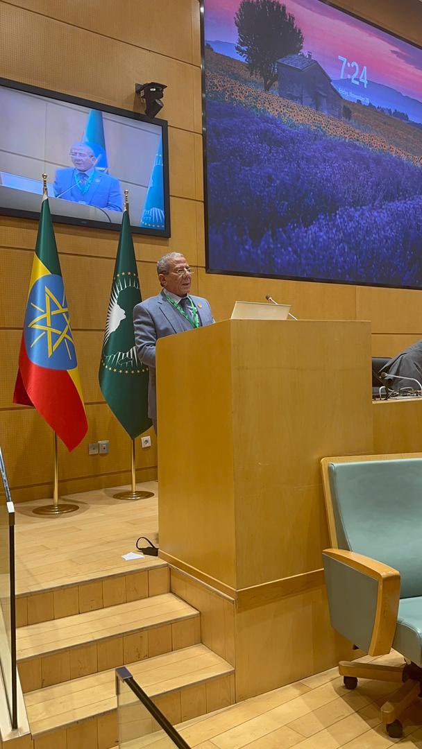 AmbalgAddis's tweet image. تشارك #الجزائر ممثلة بالسيد الطاهر ماموني، رئيس المحكمة العليا والسيد بحري سعد الله، والسيدة وردية ايت اوقاسي  عضوين بالمحكمة الدستورية في اشغال الندوة القانونية الرابعة لمؤتمر الهيئات القضائية الدستورية الأفريقية ب #أديس_ابابا، حول موضوع : &quot;الدستورانية وبناء الدولة في #إفريقيا&quot;