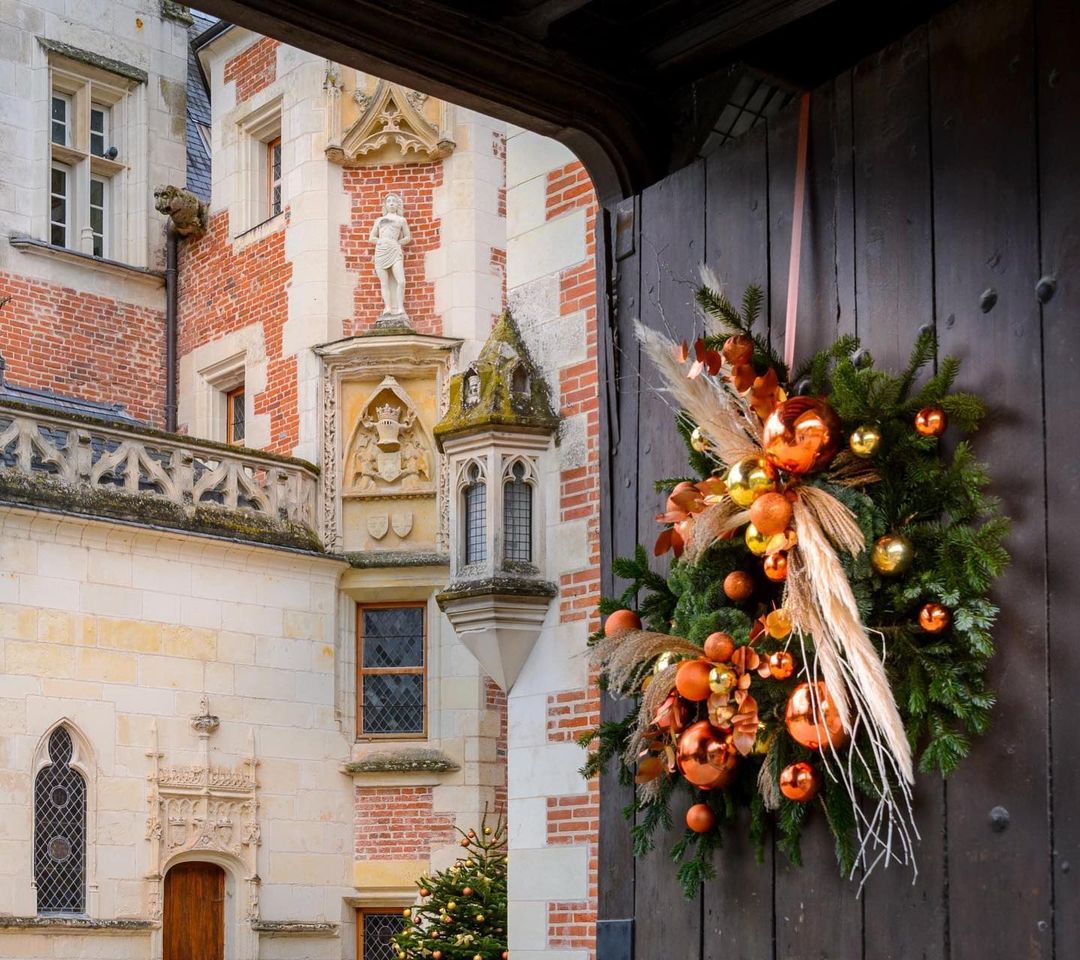 🎄 It's tiiiime ! 

Le château du #ClosLucé se pare d’une ambiance unique pour les fêtes avec les 𝐅𝐞́𝐞𝐫𝐢𝐞𝐬 𝐝𝐞 𝐍𝐨𝐞̈𝐥, qui commencent ce weekend et durent jusqu’au 4 janvier 🌟⛄

Visitez la dernière demeure de 𝐋𝐞́𝐨𝐧𝐚𝐫𝐝 𝐝𝐞 𝐕𝐢𝐧𝐜𝐢 : shorturl.at/MaksO