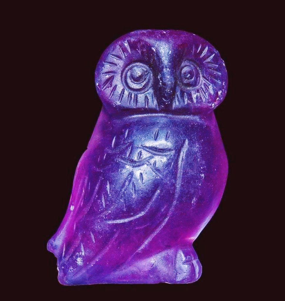 HeritageMatterz's tweet image. Ancient Greek owl figurine carved from purple fluorite. 

4th–3rd century BC.