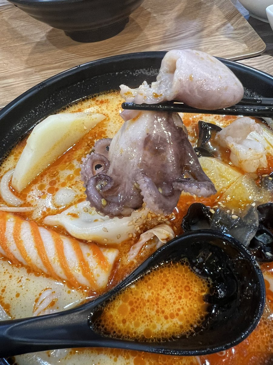 明日孫の誕生日で毎年2人でショッピングとランチ💕
孫のおすすめ麻辣湯お店に行ってきました〜💓
初麻辣湯美味しかった〜✨😻❣️