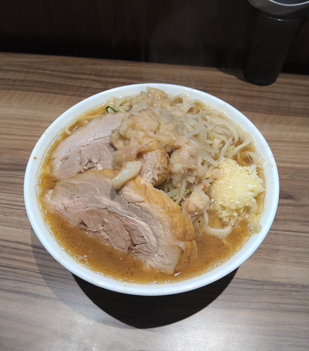 らーめん菊
18:25並びなし👭
小ラーメン(300g)ニンニクヤサイアブラ
限定トムヤムの食べ納めと思ったら売切れ…(T^T)
気を取り直して豚バラチャーシューを味わう(๑•🐽•๑)
美味かった(｡･ω･)y-ﾟﾟﾟ