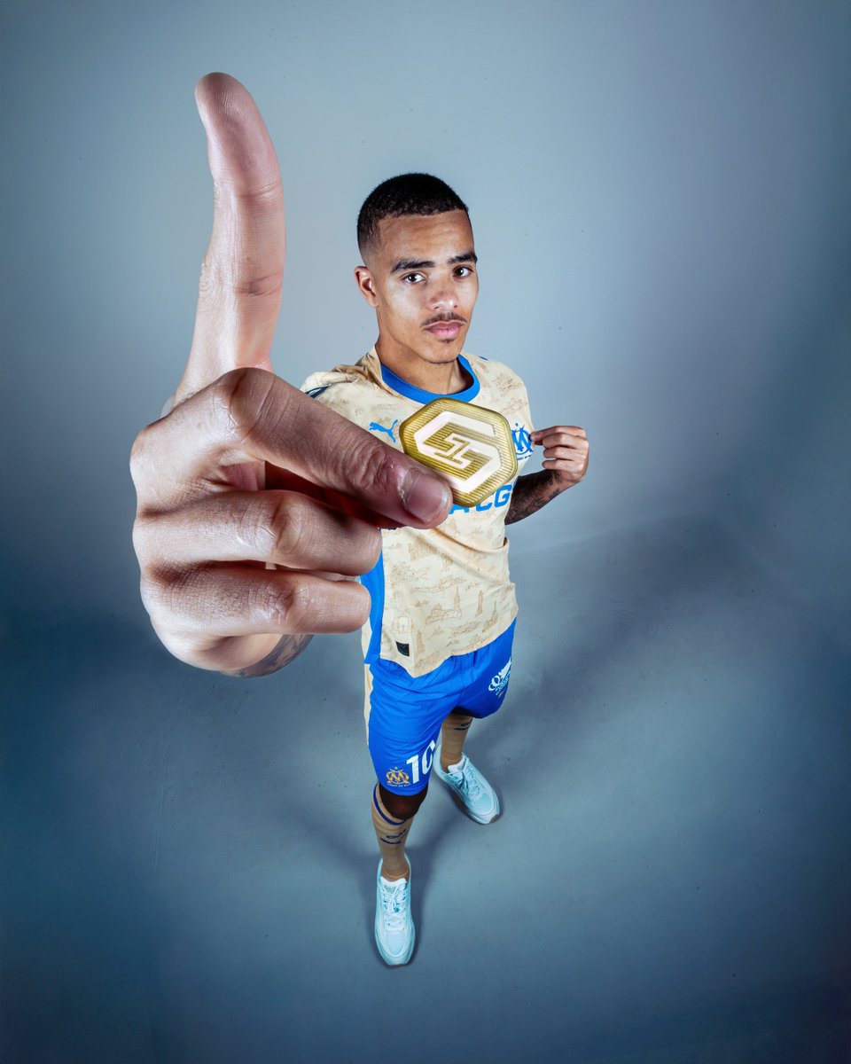 TouchlineX's tweet image. 🚨 𝗡𝗘𝗪: Because he is Ligue 1 topscorer, Mason Greenwood will wear this badge this weekend! 🏴󠁧󠁢󠁥󠁮󠁧󠁿🌟