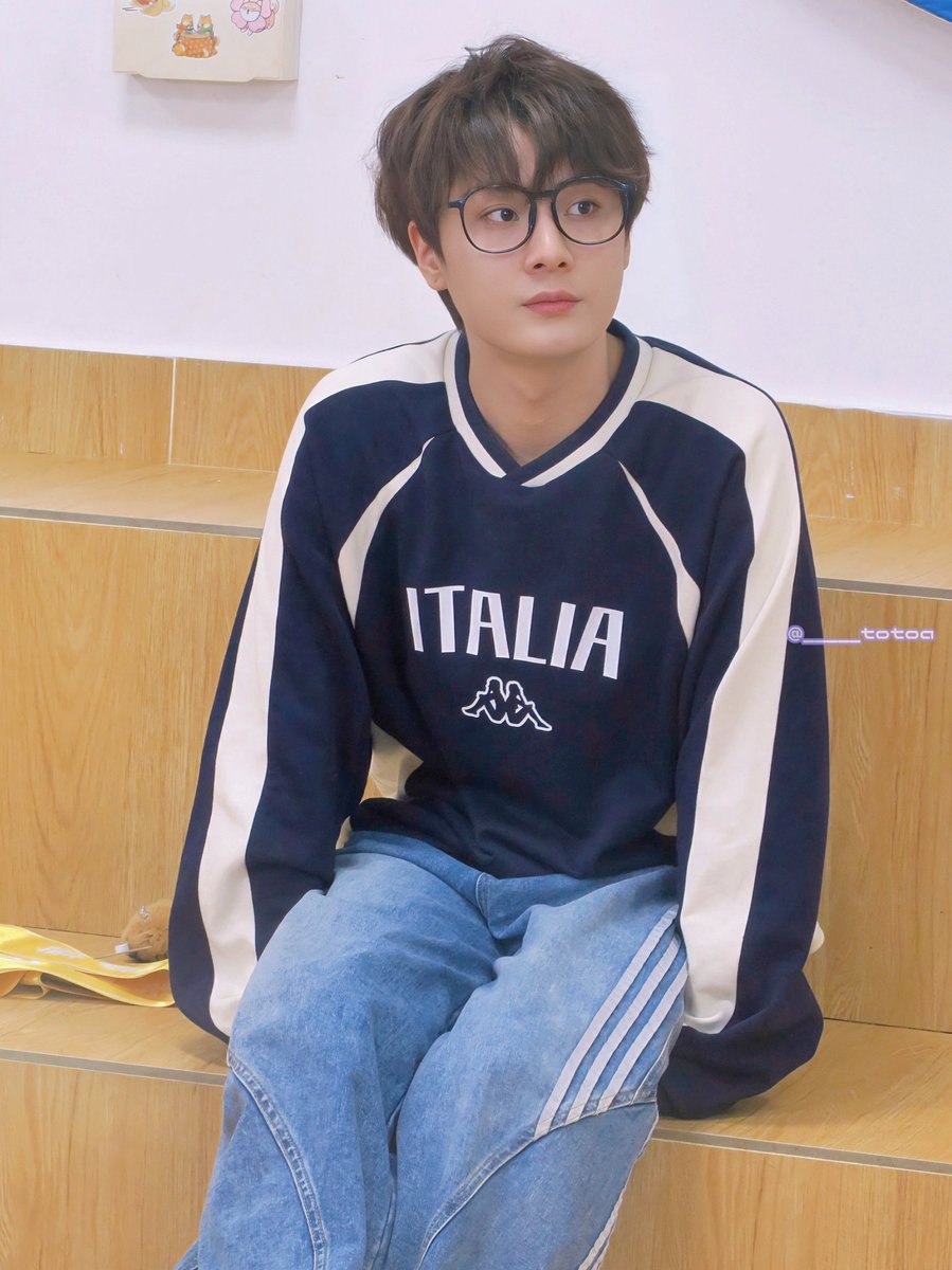 totoa_lxk's tweet image. 2025.11.29. 
墨墨屋 一日店长
私はもう疲れました。笑

#郭震 #グオジェン #궈쩐