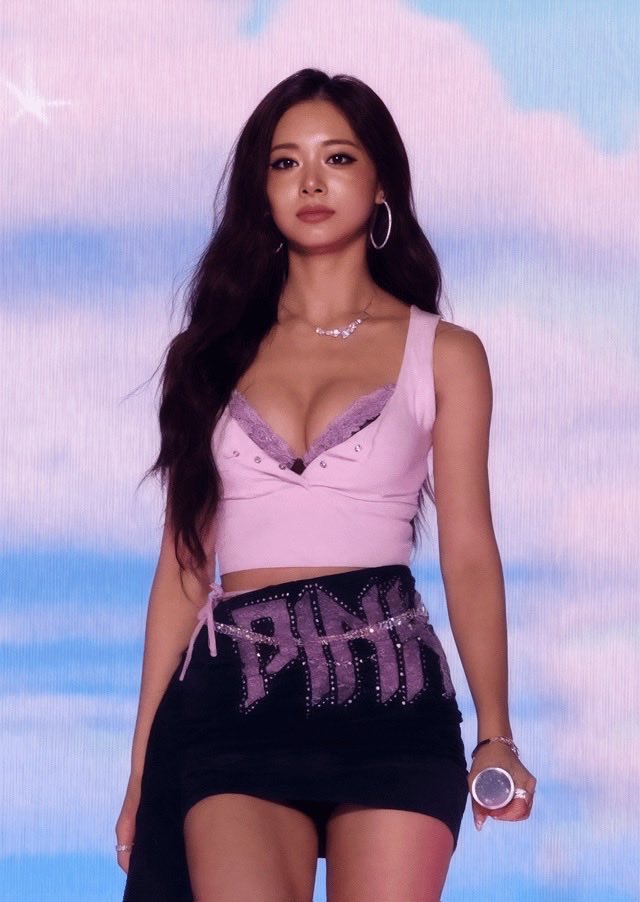 "Wear Everywhere Push-Up Bra" on VS shop :
*19k+ bought in the last day 😱😱😱😱
  after the show of a month ？
*10/17   2k+
  10/20 3k+
  10/24 4k+
  10/29 6k+ 
  10/31  9k+ 
  11/1     11k+  
  11/18   15k+ 
  11/29   19k+ 👈NOW  🔥🔥🔥🔥

#VSFashionShow 
#쯔위 #TZUYU #子瑜
