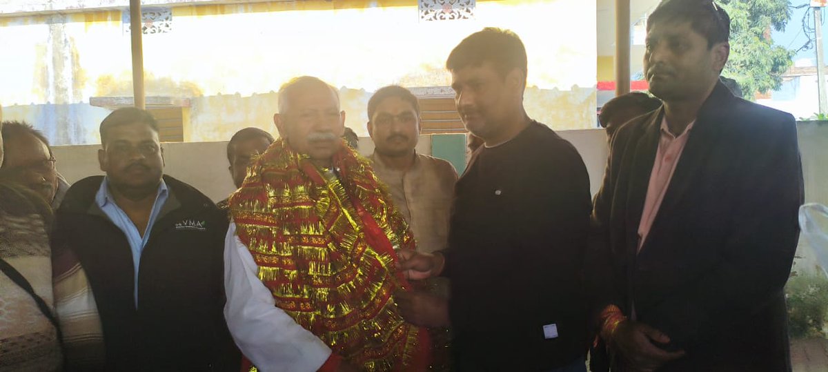 SIGRIWALBJP's tweet photo. आज अपने जलालपुर कार्यालय पर क्षेत्र से आए सभी सम्मानित जनता-जनार्दन से भेंट कर उनकी समस्याओं को विस्तारपूर्वक सुना और त्वरित समाधान हेतु आवश्यक निर्देश दिए। जनता की हर समस्या का समयबद्ध निदान हमारी सर्वोच्च प्राथमिकता है।
#PublicService #JanSampark #GroundLevelWork #Vikas https://t.co/AN9CPAhxHw