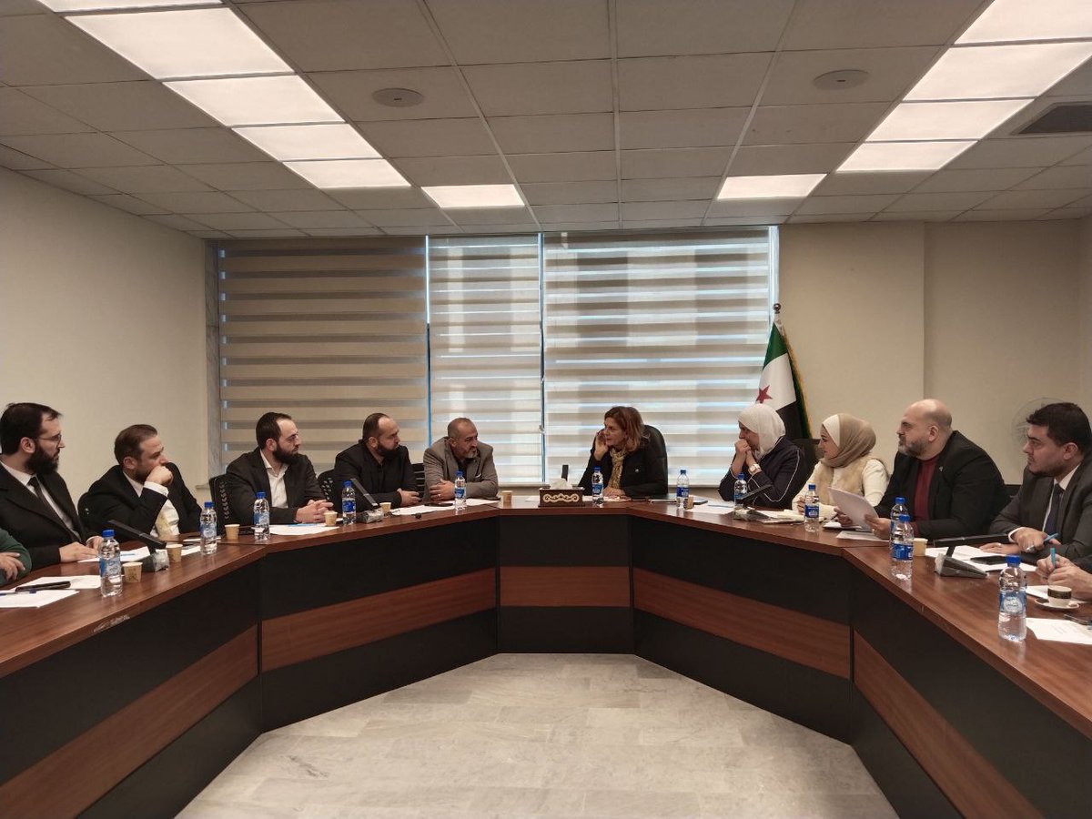 SyMOSAAL's tweet image. اجتماع في وزارة الشؤون الاجتماعية لبحث خطوات معالجة ظاهرة التسول وإطلاق الحملة الميدانية

عقدت وزارة الشؤون الاجتماعية والعمل اجتماعاً برئاسة الوزيرة &quot;هند قبوات&quot;، وبحضور ممثلين عن محافظة دمشق و محافظة ريف دمشق و الوزارات المعنية والشريكة