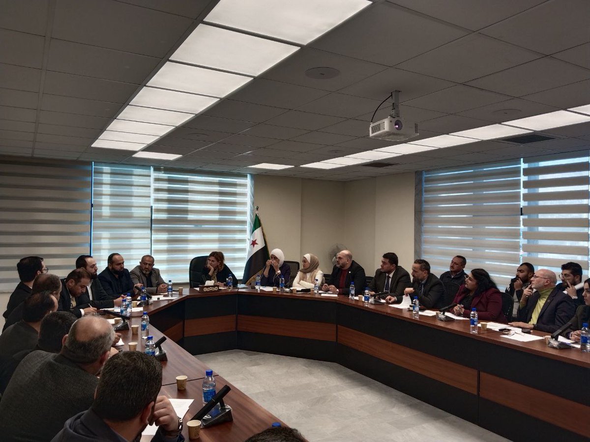 SyMOSAAL's tweet image. اجتماع في وزارة الشؤون الاجتماعية لبحث خطوات معالجة ظاهرة التسول وإطلاق الحملة الميدانية

عقدت وزارة الشؤون الاجتماعية والعمل اجتماعاً برئاسة الوزيرة &quot;هند قبوات&quot;، وبحضور ممثلين عن محافظة دمشق و محافظة ريف دمشق و الوزارات المعنية والشريكة