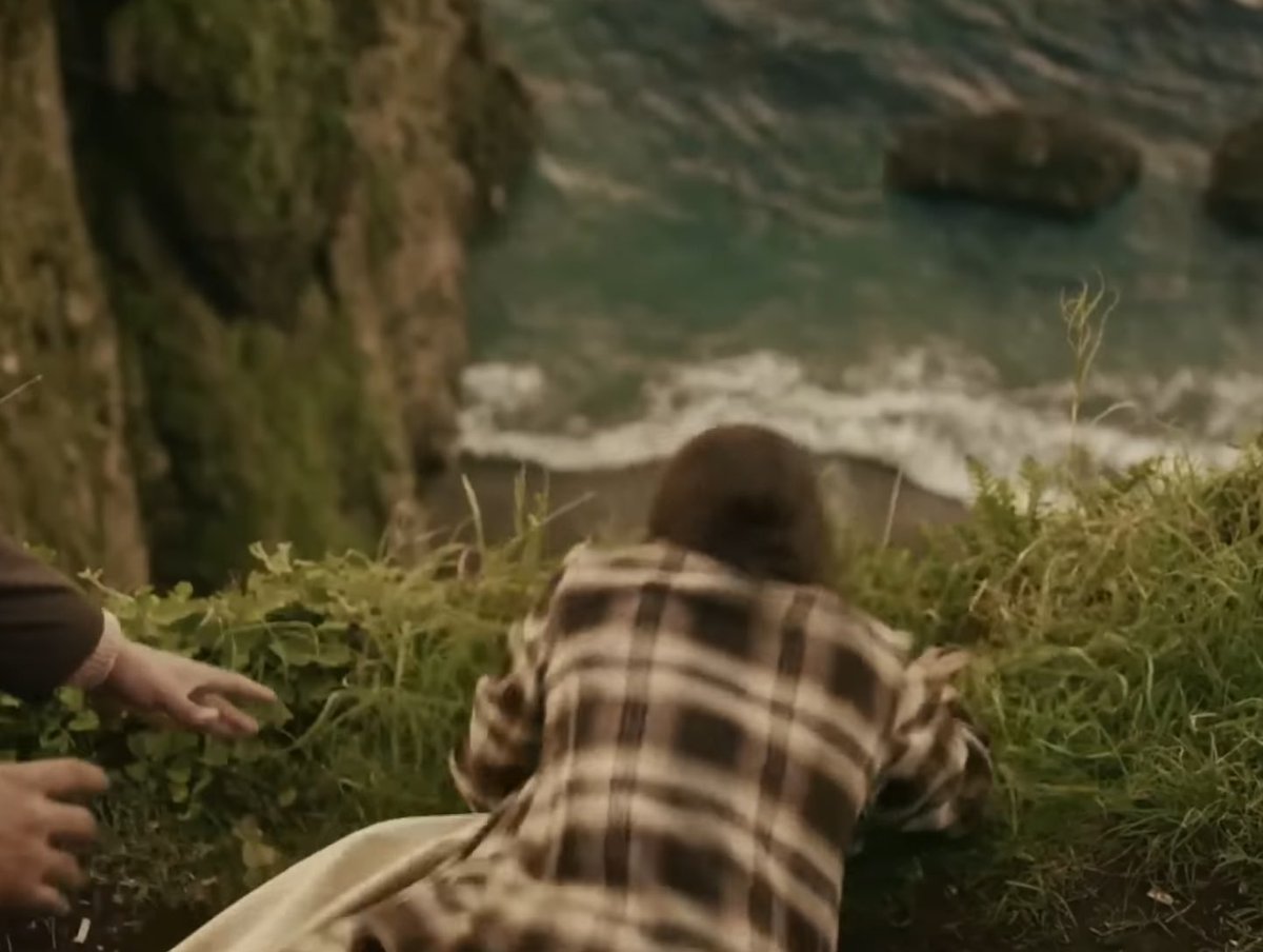 اخ هالمرة جت مع بنتها الى بطولها 
بعد ما كانت برحمها بذا الموقف 😞😞
#TaşacakBuDeniz #EsDil