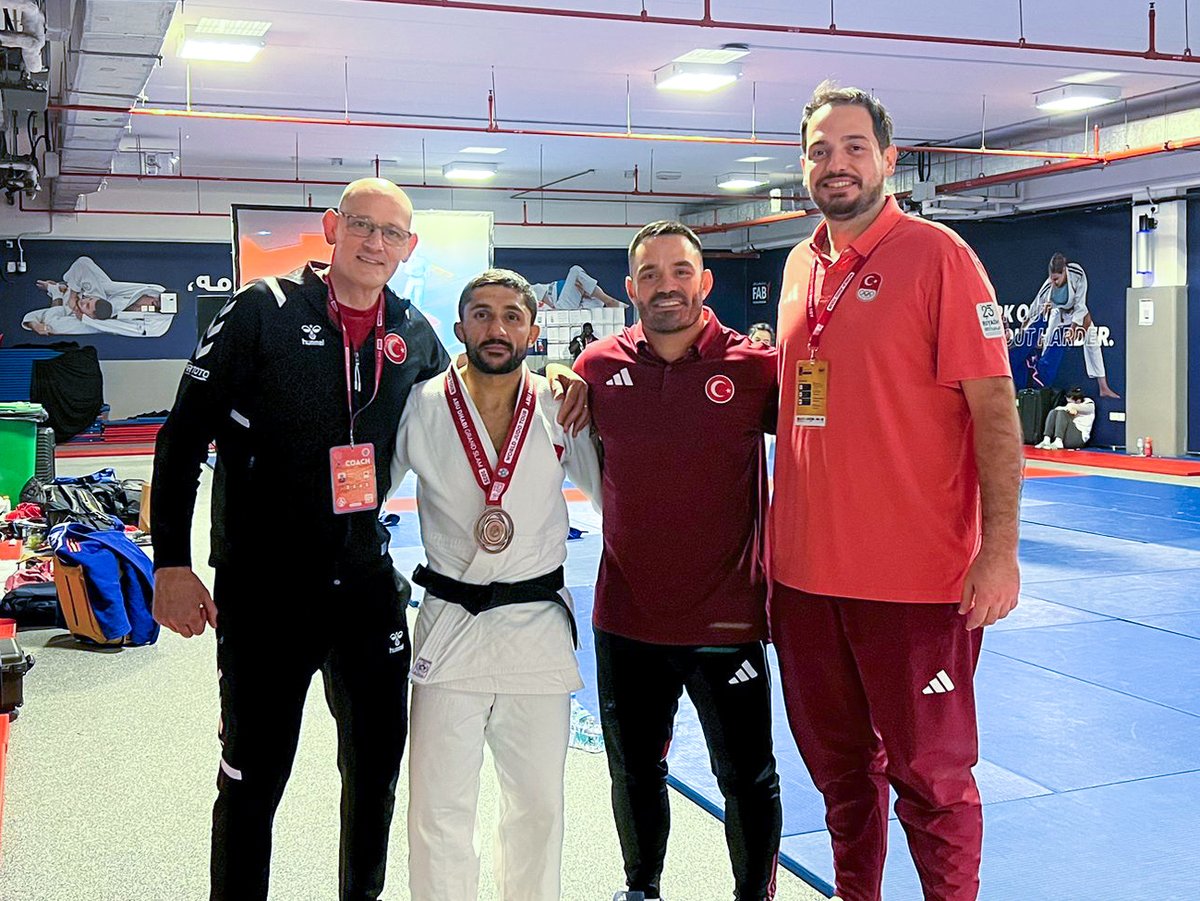 turkjudo's tweet image. 🥋 Salih Yıldız’dan Abu Dhabi Grand Slam 2025’te Bronz Madalya!

Birleşik Arap Emirlikleri’nin Abu Dhabi kentinde düzenlenen Abu Dhabi Grand Slam 2025’te -60 kg kategorisinde tatamiye çıkan Milli sporcumuz Salih Yıldız, bronz madalya maçında Azerbaycanlı rakibi Ahmad Yusifov’u…