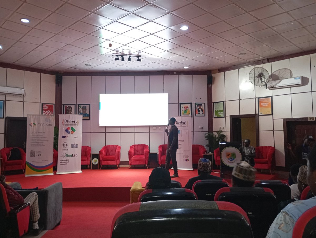 ZIONMUSA0's tweet photo. Live DevFest keffi
#DevFestKeffi #DevFest2025 #Google #Developers #Nigeria https://t.co/56AfDCRjbW