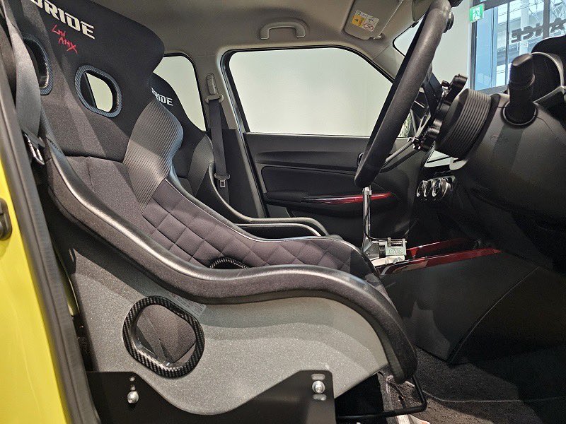 ブリッド』はZC33S/13S/83S用とZC32S/72S用のLFタイプシートレールを