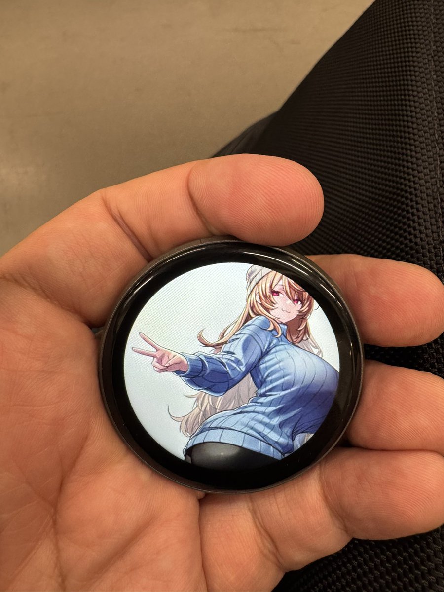 そういえばこないだ買ったデジタル缶バッジに何を表示したらいいかなぁ