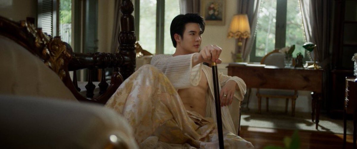 TheBLXpress's tweet photo. #InterminableEP4...Khun Yai isn't a patient man when he comes to guarding his better half from a future love rival or past nemesis. Why can't Sophee see Khun Yai or Saen, even though she remembers the past. Poor Kaewta is left hot & bothered, everytime he remembers his past 🙊😈 https://t.co/oqUb5zQOeL