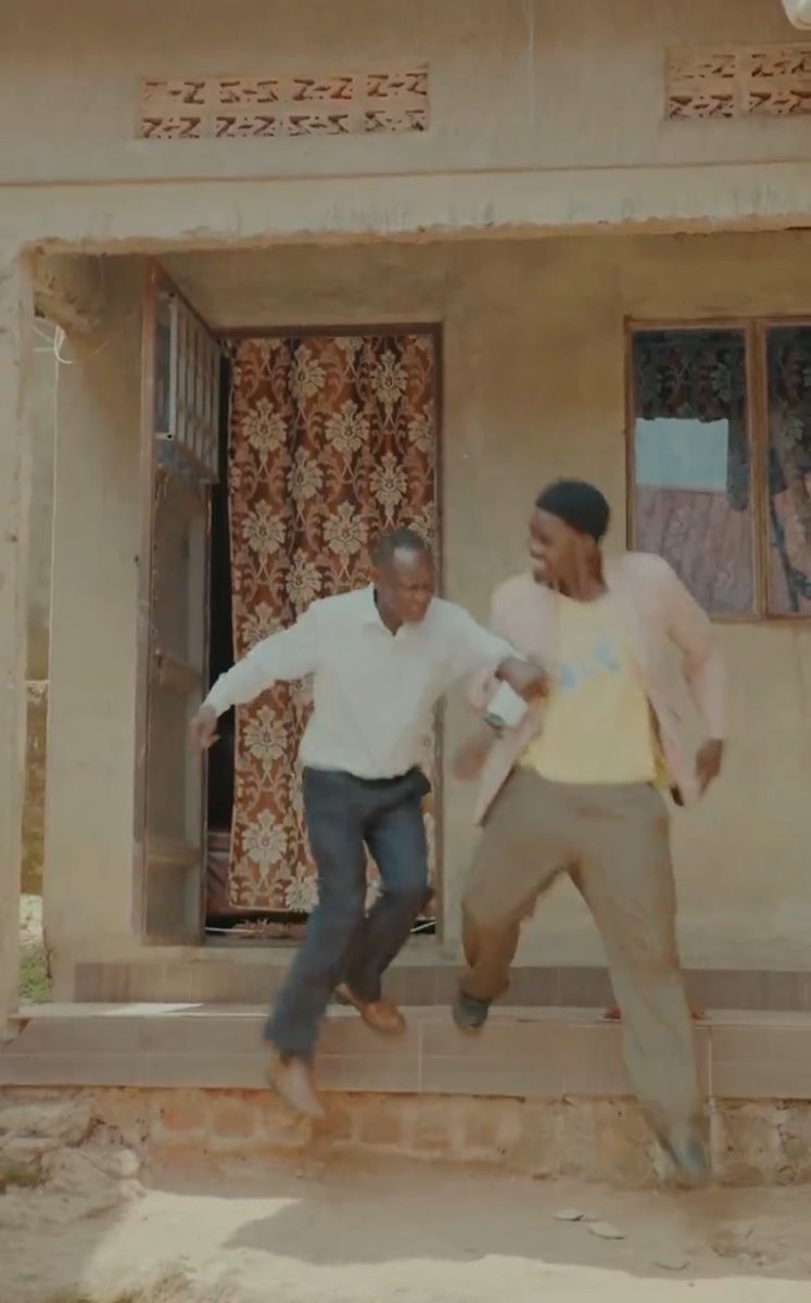 kingFahad_17's tweet image. After convincing my dad to get a loan on our house a place it on Chelsea win💀💀