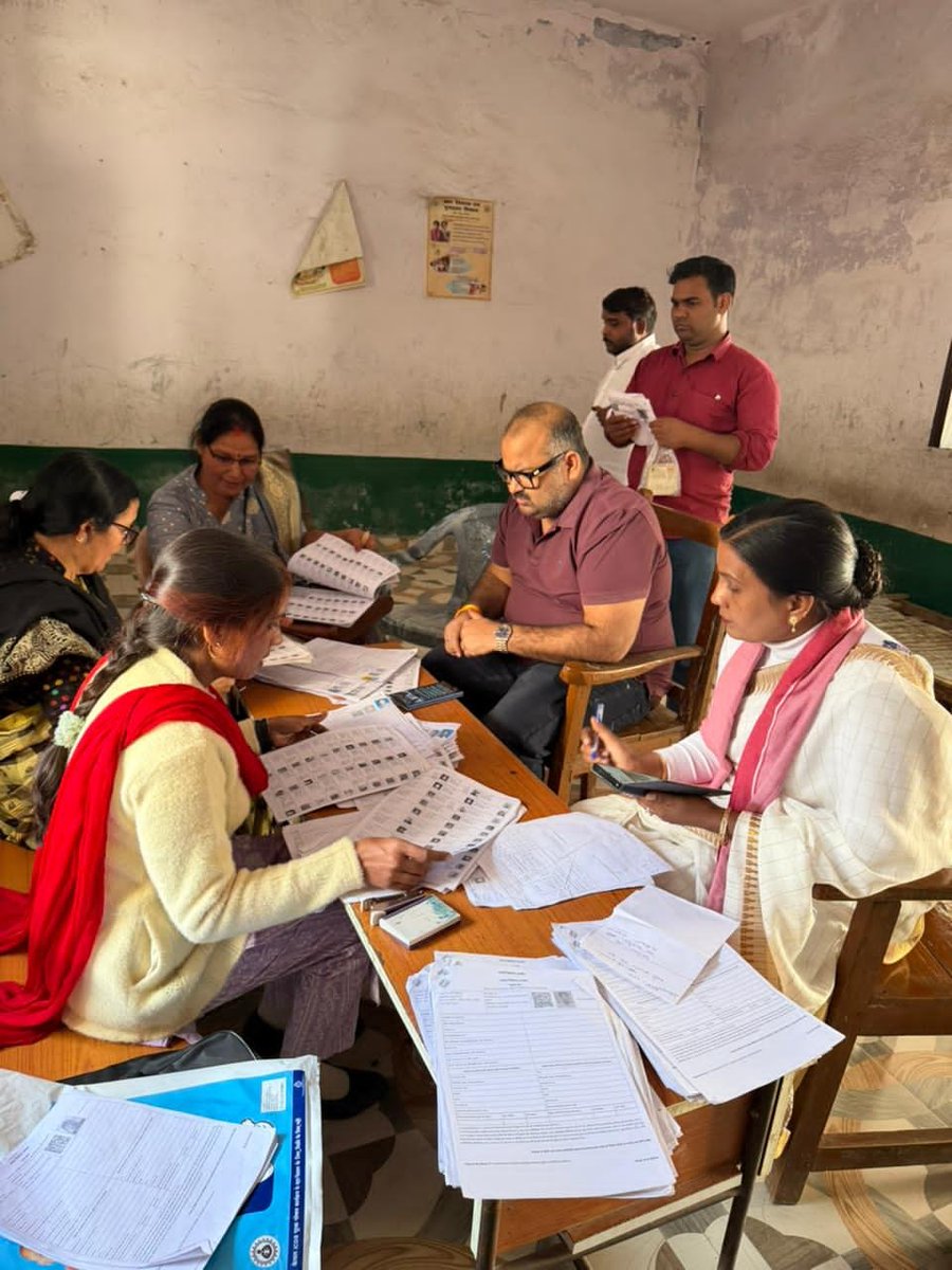 ManishPDA's tweet image. आज SIR जरूरी ही नहीं, बहुत जरूरी हो गया है।

चाहे आम जनता हो या जिम्मेदारी निभा रहे पदाधिकारी हो या कोई अन्य हो सबको अब जागरूक होकर इस अभियान में लगना होगा।

मैं खुद अपने गृह जनपद  गाज़ीपुर में पूरी मजबूती से मैदान में हूं, लोगों तक पहुंच रहा हूं, घर-घर बात कर रहा हूं

और ज्यादा…