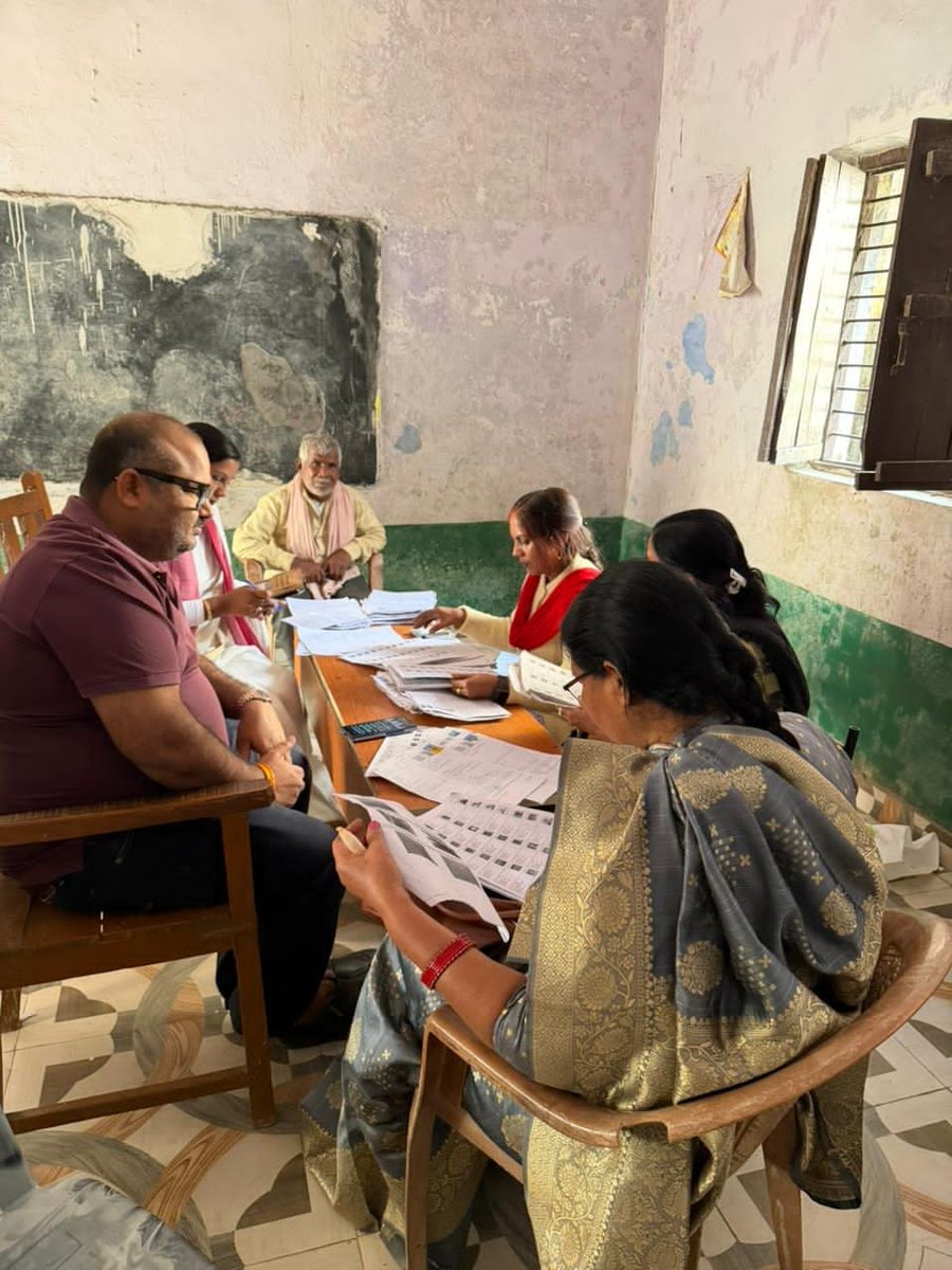 ManishPDA's tweet image. आज SIR जरूरी ही नहीं, बहुत जरूरी हो गया है।

चाहे आम जनता हो या जिम्मेदारी निभा रहे पदाधिकारी हो या कोई अन्य हो सबको अब जागरूक होकर इस अभियान में लगना होगा।

मैं खुद अपने गृह जनपद  गाज़ीपुर में पूरी मजबूती से मैदान में हूं, लोगों तक पहुंच रहा हूं, घर-घर बात कर रहा हूं

और ज्यादा…