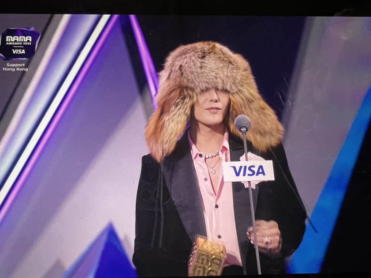 🏆 Congratulations G-DRAGON for winning «BEST DANCE PERFORMANCE MALE SOLO» 
おめでとう〜🥳🎉💓
#GDRAGON