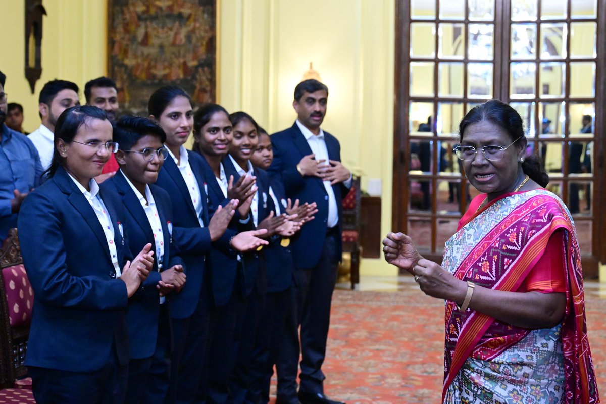 rashtrapatibhvn's tweet image. Indian Blind Women’s Cricket Team, winner of the first-ever Blind Women’s T20 World Cup, called on President Droupadi Murmu at Rashtrapati Bhavan. The team presented the President with an autographed cricket bat. The President congratulated the team members on winning the T20…