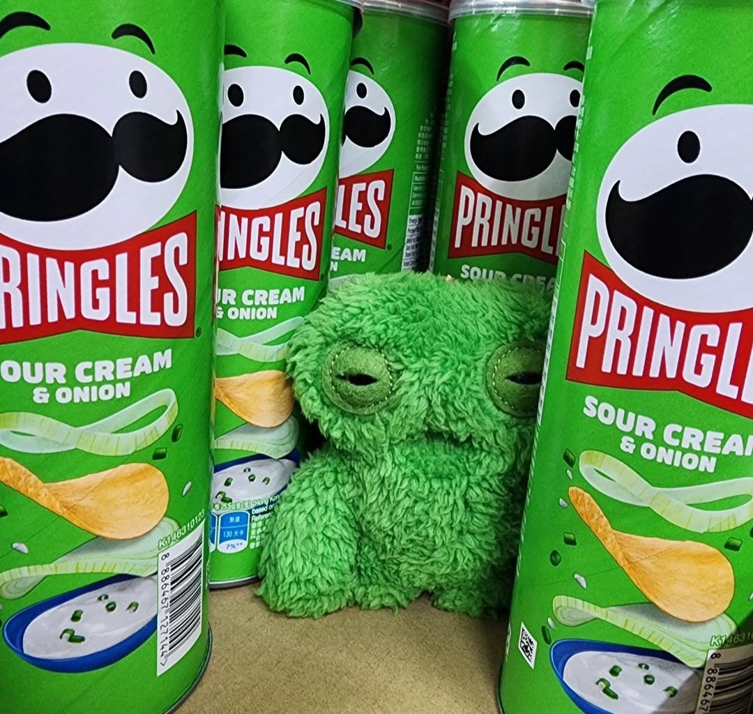 fugglerbonk's tweet image. Can i continue to sleep here?