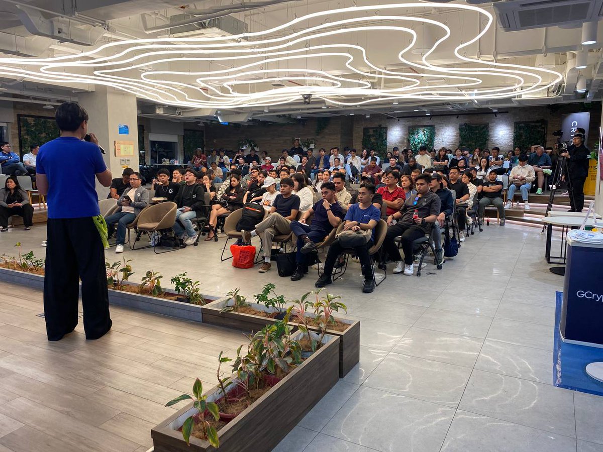 bitpinas's tweet photo. 🎙️ Helping onboard consumer dApps into Dapp Portal, a key pillar of Kaia’s gaming ecosystem, Klein Sucuano, Partnership Manager at Kaia Labs, shares how  @KaiaChain onboards mainstream users across Asia to web3 and the potential of stablecoins in the region. 🎮 https://t.co/1kkDaeIEnP