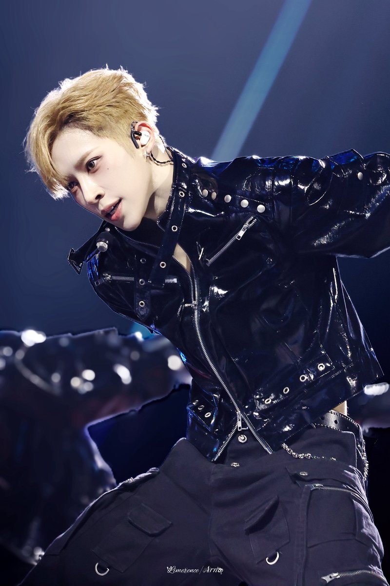 arno7__'s tweet image. this fucking shot. FACE CARD. FACE BANK. FACE ECONOMY.