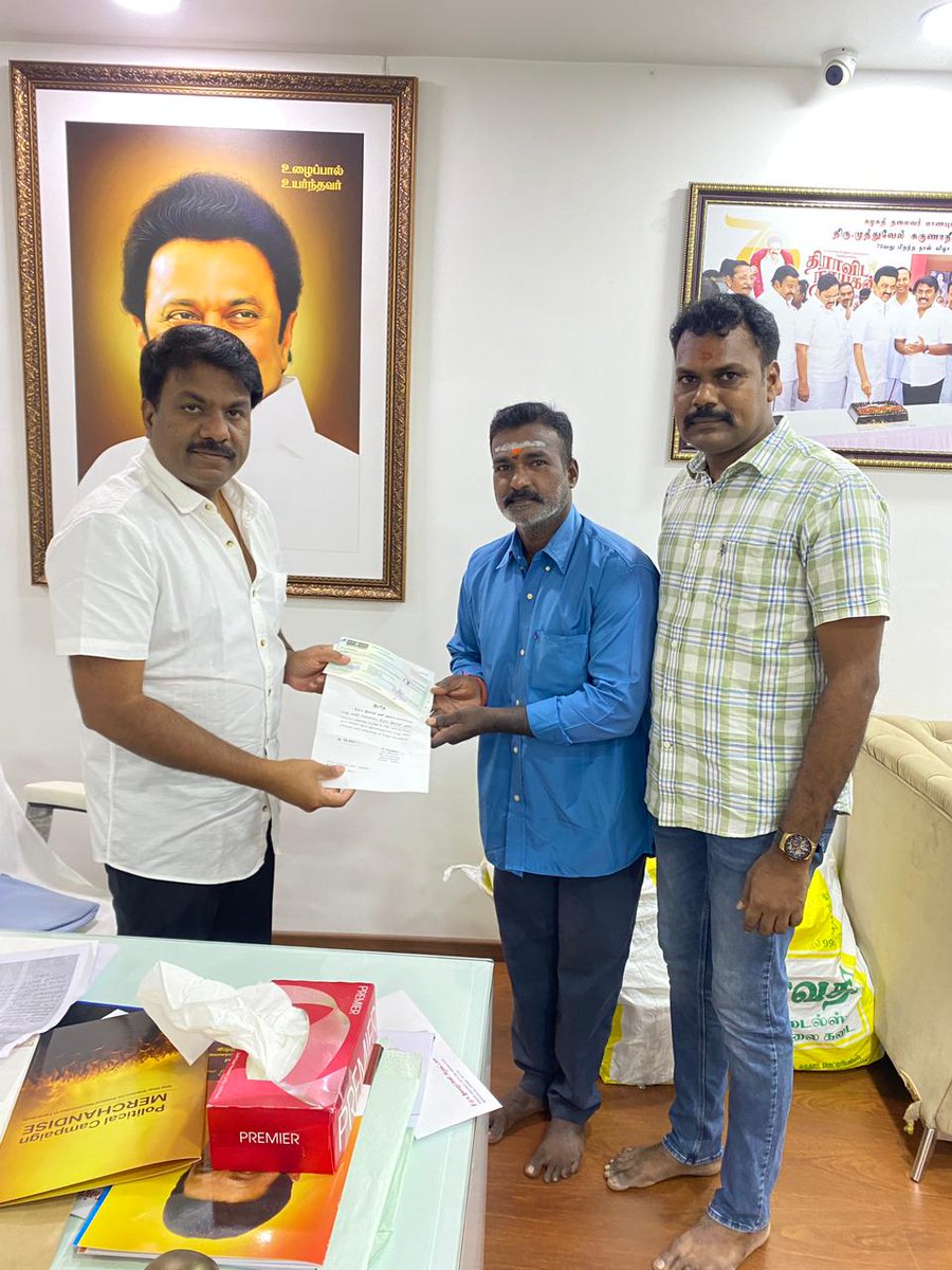 dmk_youthwing's tweet image. கழகத் தலைவர் - மாண்புமிகு முதலமைச்சர் @mkstalin அவர்களின் வழிகாட்டுதலில், இளைஞர் அணிச் செயலாளராக மாண்புமிகு துணை முதலமைச்சர் @Udhaystalin அவர்கள் பொறுப்பேற்றதில் இருந்து, இளைஞர் அணி அறக்கட்டளை மூலம் கல்வி, மருத்துவம் மற்றும் கழக முன்னோடிகளுக்குப் பொற்கிழி என பல்வேறு நிதி…