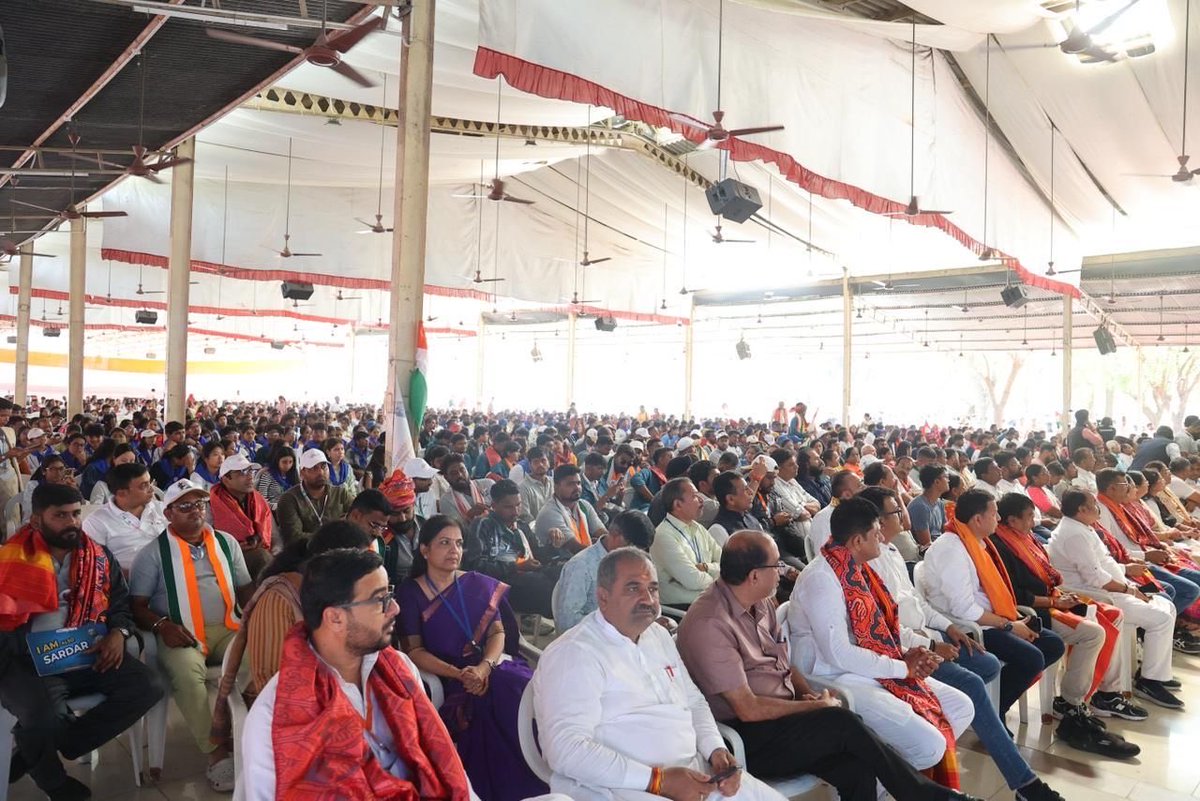 mansukhmandviya's tweet photo. आज राष्ट्रीय एकता पदयात्रा के चौथे दिन माननीय राष्ट्रीय अध्यक्ष एवं केंद्रीय मंत्री श्री @JPNadda जी ने सरदार पटेल जी को नमन करते हुए पदयात्रा में भाग लिया और युवाओं को सरदार साहब के विचारों से प्रेरणा लेने हेतु प्रोत्साहित किया।

#Sardar150 https://t.co/2YrZGVM8FY