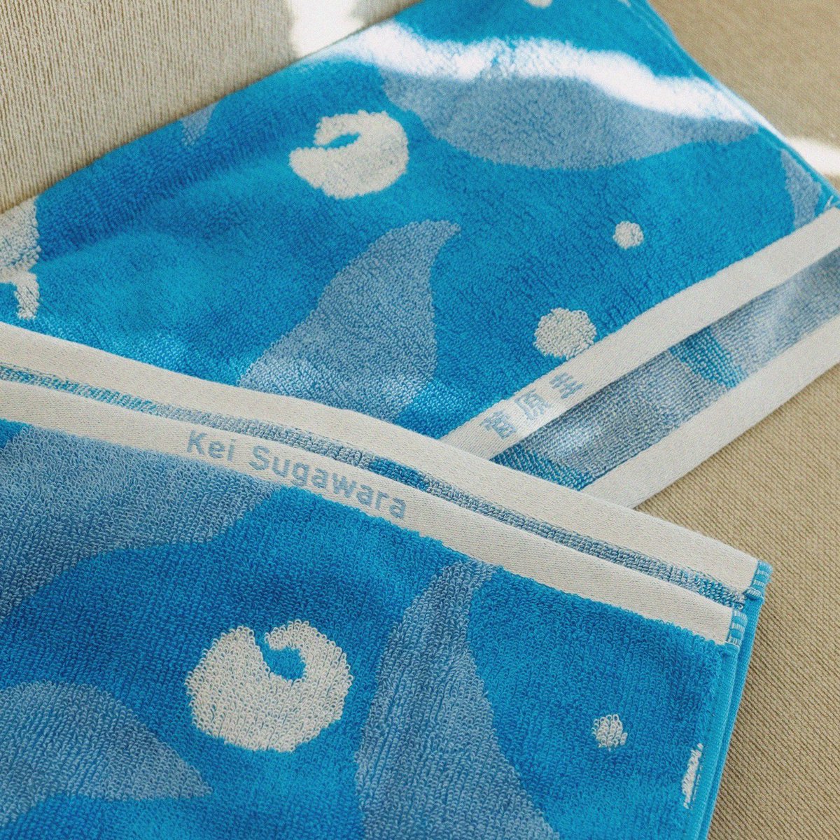 sugawarak_staff's tweet image. ⋆˙˖  ɢᴏᴏᴅꜱ ⋆˙˖

完売していた「Logo Towel」の
新カラーが登場！🩵

販売開始:12/6(土)0:00〜
オンラインストアにて🛍️

🔗詳細はこちら
kei-sugawara.jp/product/56427/…

#菅原圭