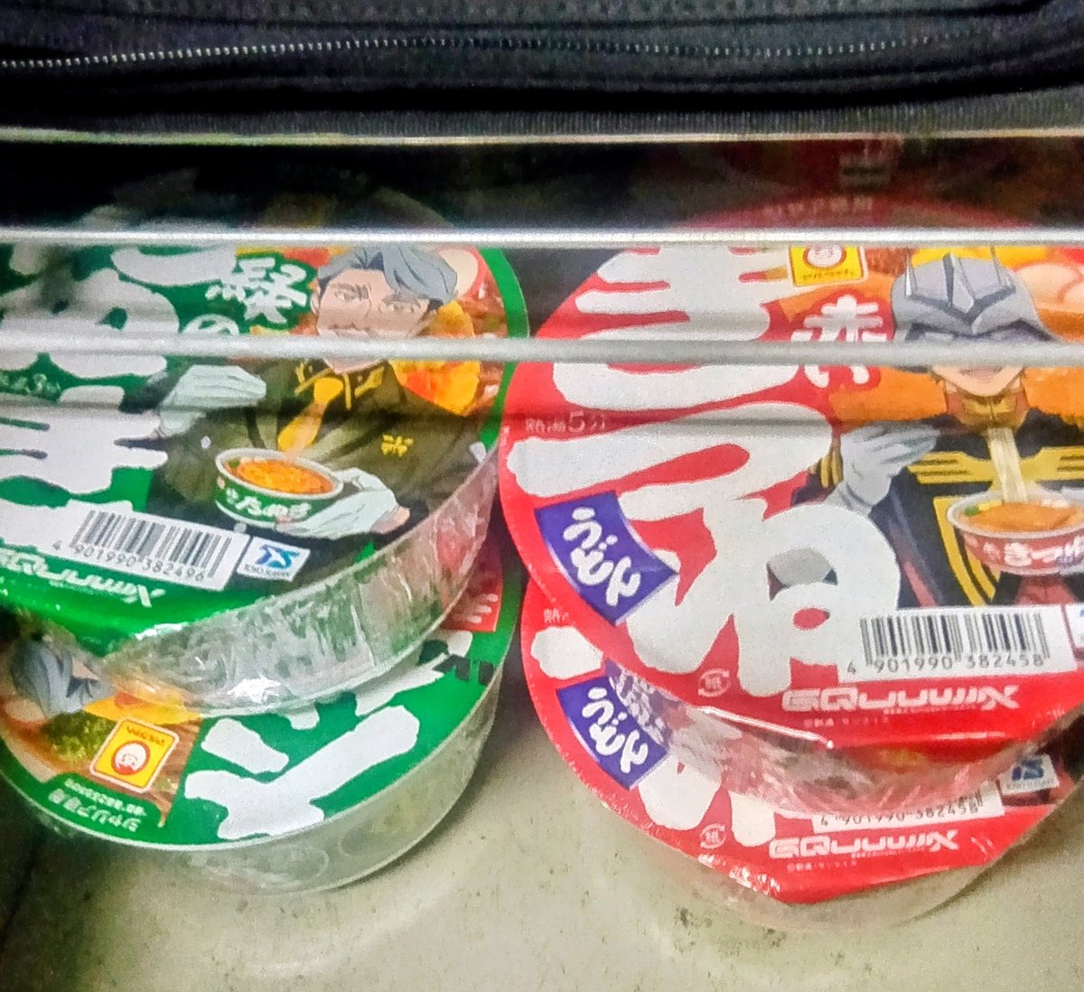 #赤いきつね緑のたぬきは最高のマヴ
そして、まだ勤務の為のストックはあるんだな…
戦いは２手３手先を読んで、貯めておくものだ！