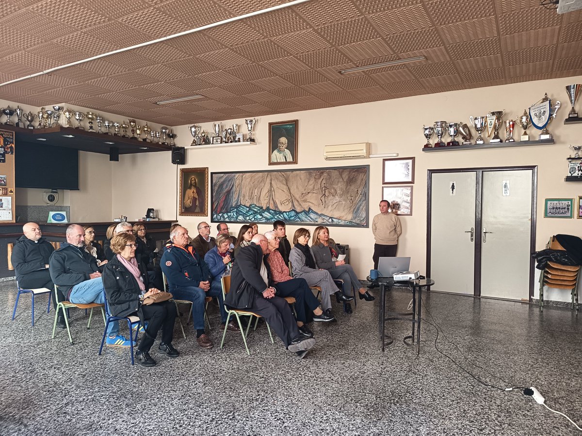 Curso Básico del voluntariado en Cocentaina,empezamos con mucha ilusión está nueva etapa.#AquiLateunCorazon.<a href="/ValenciaCaritas/">Valencia Cáritas</a> <a href="/ConsueLlopis/">consue llopis</a> <a href="/adrimcgar/">adri 🌊🌤</a>