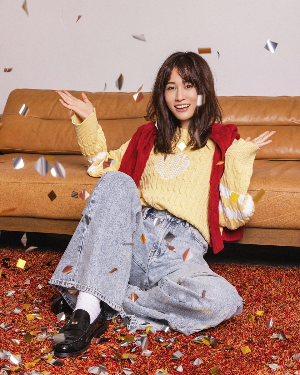 あっちゃんページ あっちゃん金色の服に似合ってる