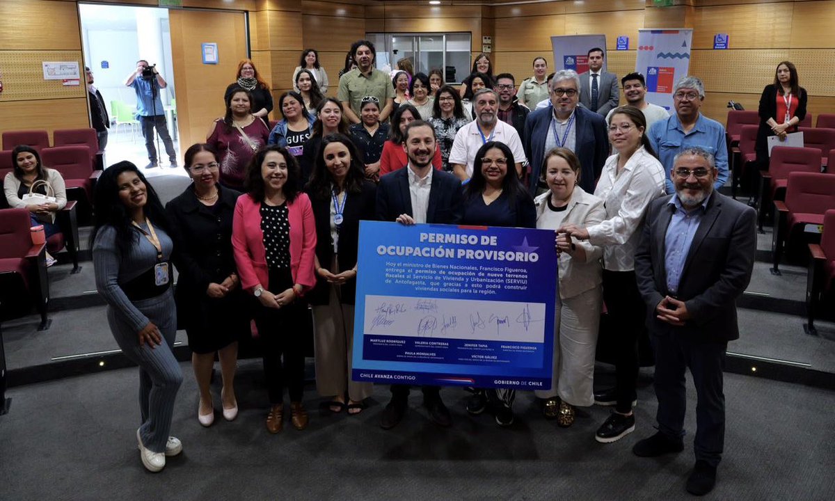 antofagastaonline.cl/post/entregan-…

#Regional | Entregan terrenos para la construcción de más de ocho mil viviendas sociales en Antofagasta y Sierra Gorda

Bienes Nacionales puso a disposición más de 18 hectáreas al Servicio de Vivienda y Urbanización (SERVIU) de la región, divididas en