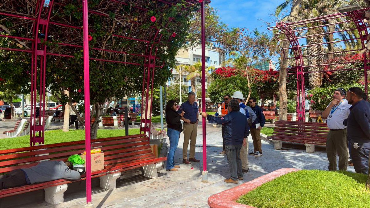 antofagastaonline.cl/post/municipio…

#Antofagasta | Municipio de Antofagasta mejorará infraestructura de la Plaza Colón tras colapso de pérgolas

Instruyendo la realización de un catastro para implementar mejoras y avanzar en un proyecto de remodelación en este espacio público que está en el