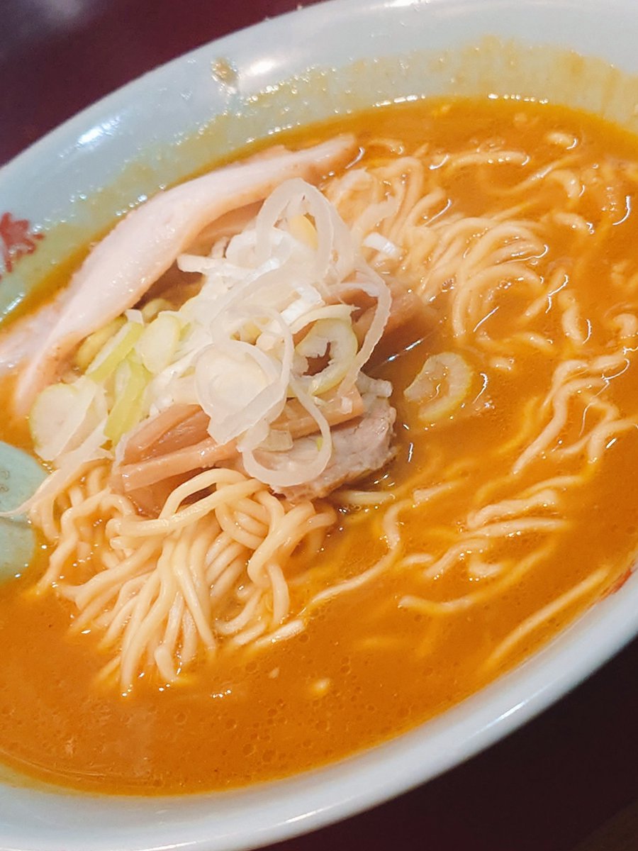 太源@伊勢佐木長者町さま
カレーラーメン

夜中のカレーラーメンと言えばココ😎
カレースープが酔った体を癒してくれる😍
最近はチャーシューがよく完売してる😁
次はチャーシュー増し🤩
本日も完食です😎

#太源
#日の出町
#伊勢佐木長者町
#カレーラーメン
#ラーメン
#横浜グルメ
#ラーメン食べたい