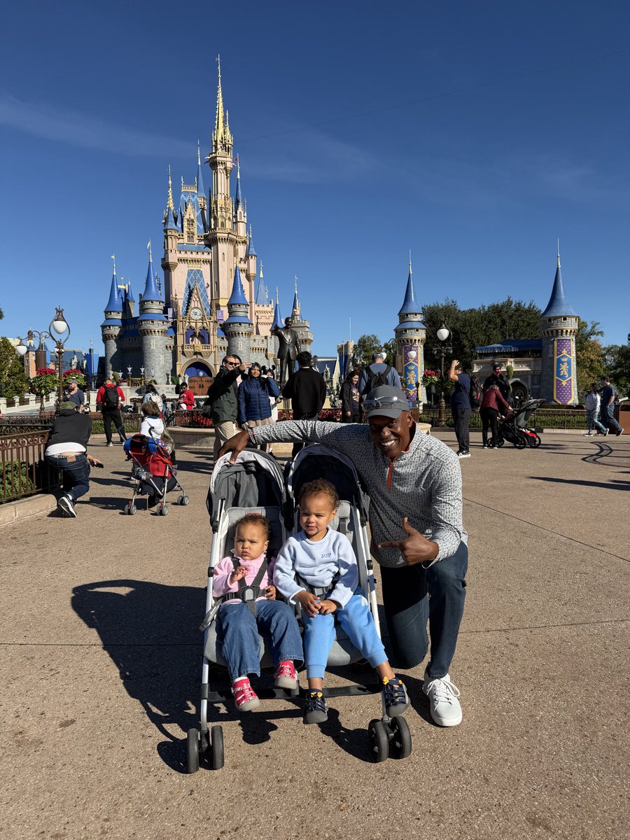 ButchPierre's tweet image. Thanksgiving week of fun watching Terry’s Chocolate ESPN basketball Invitational in Orlando, Florida. Enjoyed Walt Disney with the Grandkids JP4 and Annalise. Furman played well and always enjoy watching Joe Pierre continue to grow as a young coach in a tough profession!