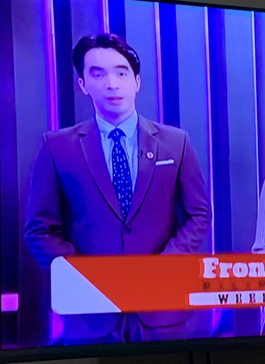 bastebelat25's tweet photo. Yun hindi ka naman nanonood ng balita pero dahil ang pogi ng news anchor napatutok ka bigla @News5PH #FrontlinePilipinasWeekEnds https://t.co/8QwT1DaS5X