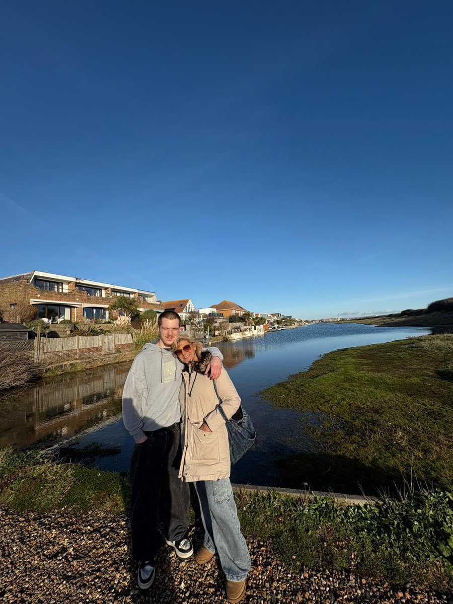 Thespianlover12's tweet image. Winter walks with my favourite two people on the planet #mumslove #offspring #son #daughter #sussexcoast #dogwalks