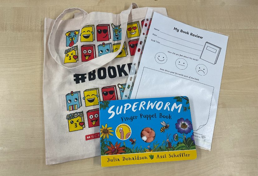 MrsClarke__'s tweet photo. Our Share-a-Book Bags are helping build a real love of reading at home. 📚💛 Families are enjoying stories together and strengthening those vital reading routines. https://t.co/uDHaueDNIC