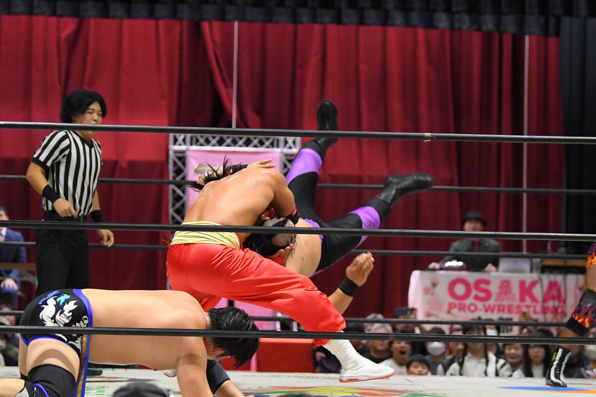 mjk_pw100's tweet image. 2025.11.29 大阪プロレス アクティブスクエア大東
第5試合
ハヤブサ選手。田中将斗選手。
ハヤブサ選手のファルコンアロー、
田中選手のスライディングD！
#大阪プロレス #pwzero1