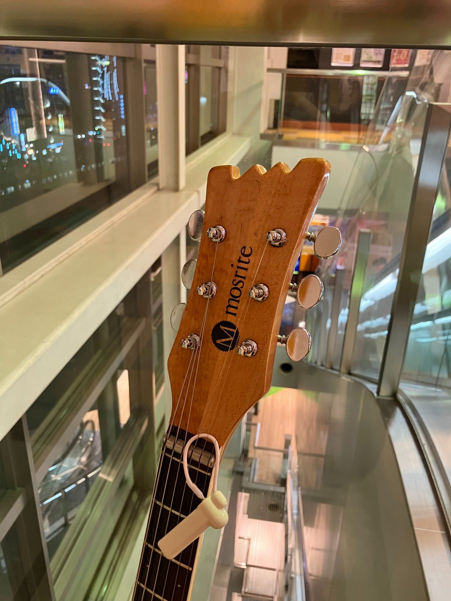 新入荷中古】Mosrite / Avenger White ［3.86kg］ 貴重なファースト