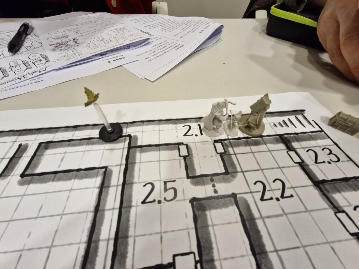 his majesty the worm
플레이 
타로카드를 이용한 판정으로 독특한 재미를 주는 규칙
오늘은 던전밥 컨셉의 영원의 미궁을 탐험하고 악마의 마법이 담긴 수정 구슬을 훔쳐 달아났습니다
판정법이 익숙하진 않았지만 판정 단계 구성이나 흐름이 무작위성을 강화 하면서도 전략적 판단을 요구하는 방식이