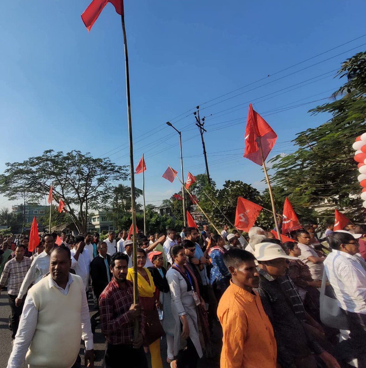 dibyendux's tweet image. I&apos;m seeing many #workingclass people joining the Save Bengal movement, which is promising. We need to translate this enthusiasm into votes. Currently, we have only 5% votes in Bengal. Our goal for this assembly election should be to increase it to 10-12%.