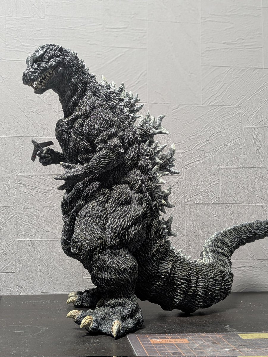 ねんど星人(@nendoseizin1987)様のゴジラ1954飛行機握りバージョン完成