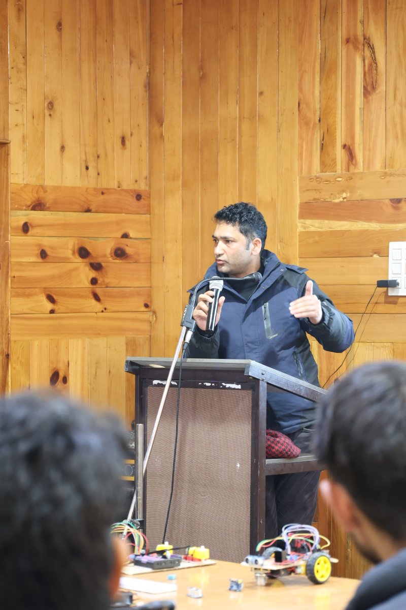 gdcanantnag's tweet image. 🎓 Valedictory Ceremony | One-Week Workshop on Embedded Systems &amp;amp; IoT
We successfully concluded the one-week Workshop on Embedded Systems &amp;amp; IoT today at GDC Anantnag, organized by the Department of Computer Applications in collaboration with NIELIT Srinagar.
#IoT #EmbeddedSystems