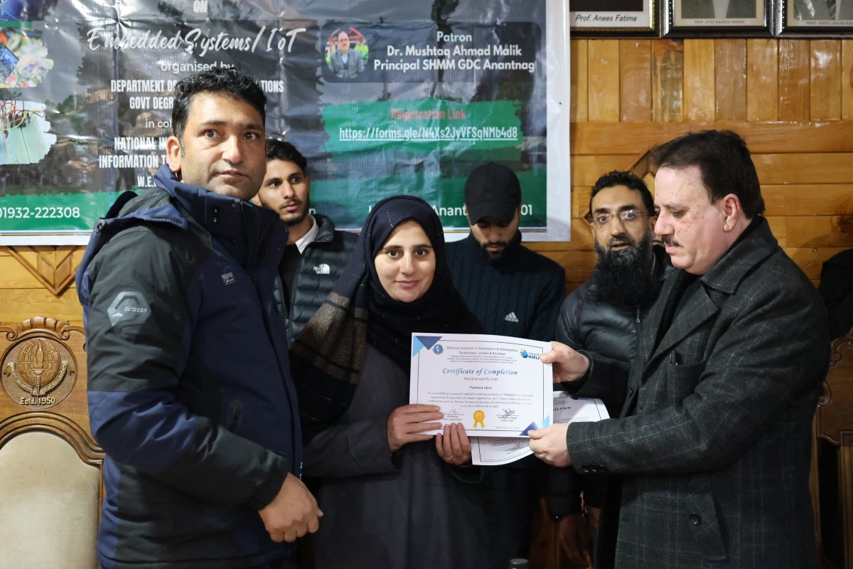 gdcanantnag's tweet image. 🎓 Valedictory Ceremony | One-Week Workshop on Embedded Systems &amp;amp; IoT
We successfully concluded the one-week Workshop on Embedded Systems &amp;amp; IoT today at GDC Anantnag, organized by the Department of Computer Applications in collaboration with NIELIT Srinagar.
#IoT #EmbeddedSystems